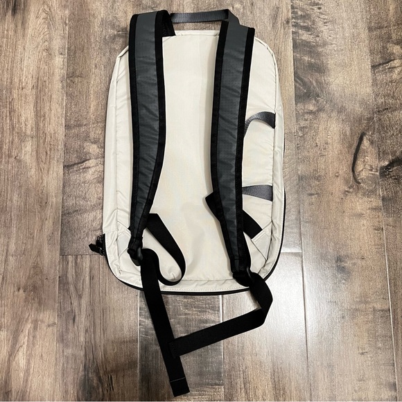 SOG Surrept/12 Reversible Carry System Backpack - Picture 2 of 7